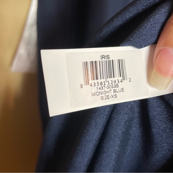 Dress The Population NWT ‘Iris’ V-Neck Side Slit Gown in ‘Midnight Blue’ Size XS - Picture 15 of 16